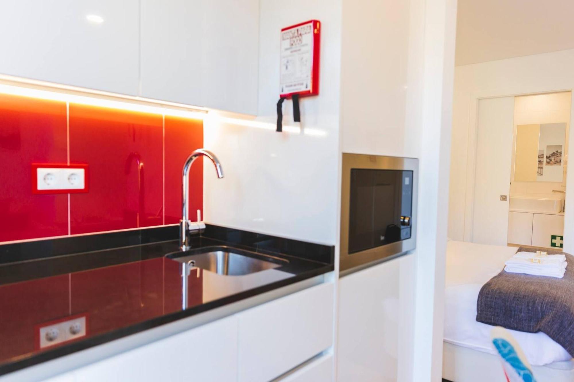 Aposentus - Your Home At Pinheiro'S Studio Порто Екстериор снимка